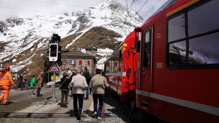 Alp Grüm......Einsteigen bitte !!!!