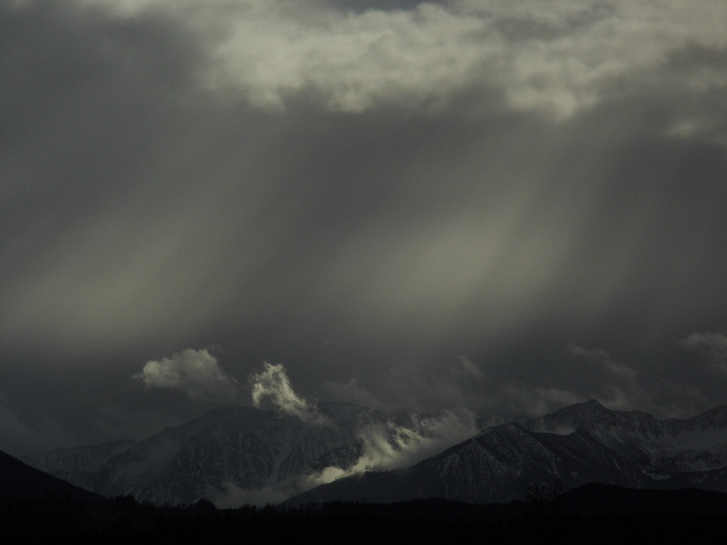 Alpen in Sonnenlicht getaucht