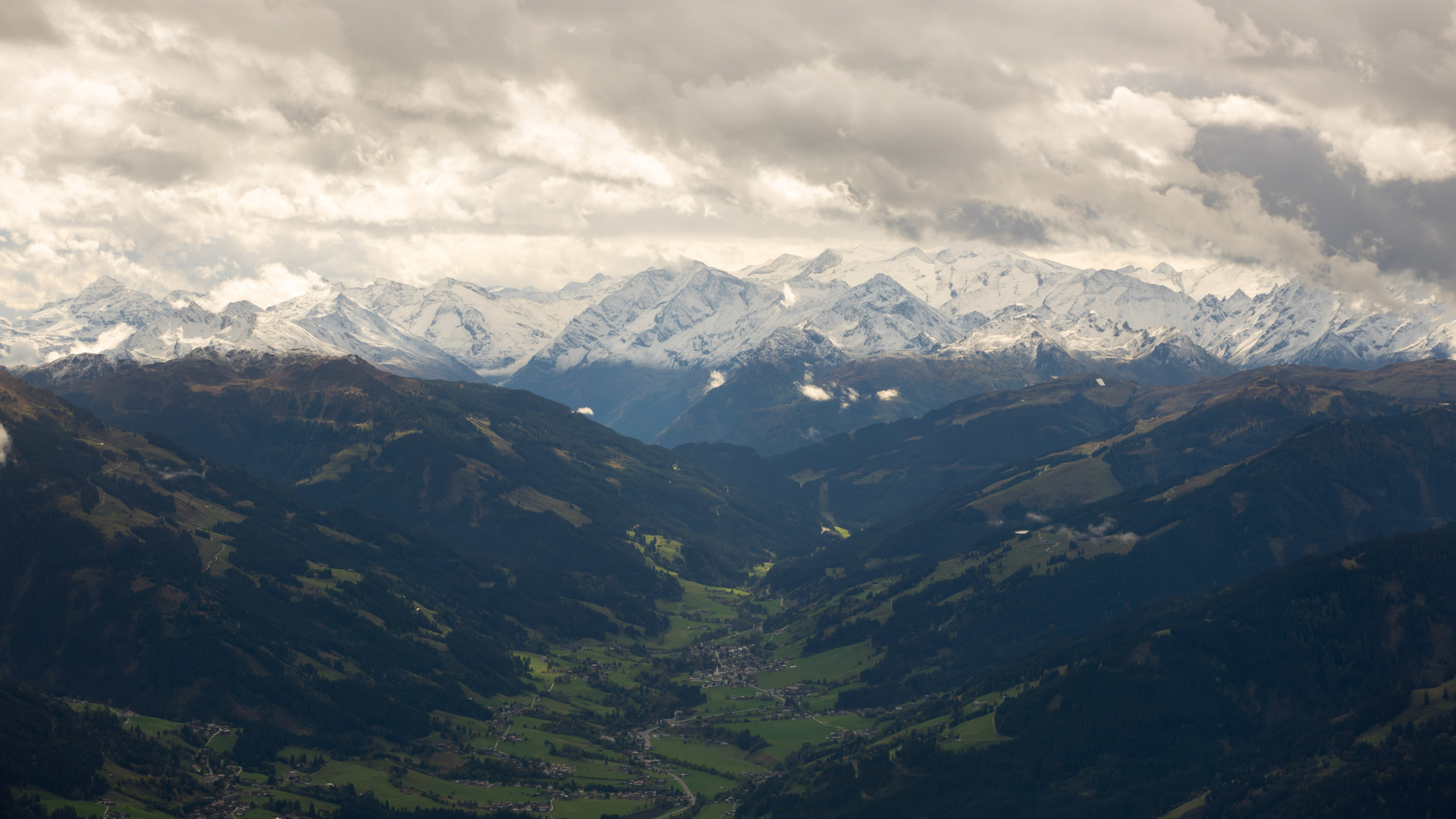 Alpen mit Schneegrenze