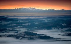 Alpenblick kurz vor Sonnenaufgang auf dem Dreisesselberg