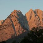 Alpenglühen - Der Waxenstein (Li) und ???(Re)