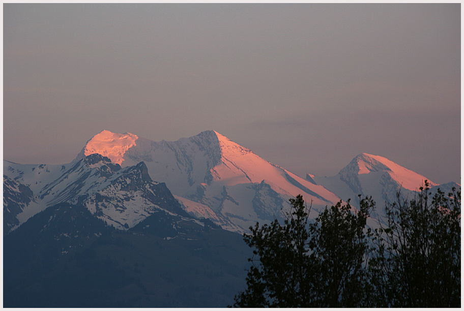 Alpenglühen im Berner Oberland