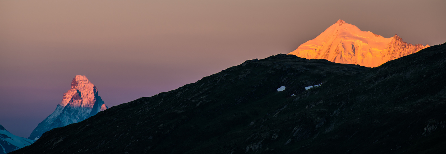 Alpenglühen mit Matterhorn und Weisshorn