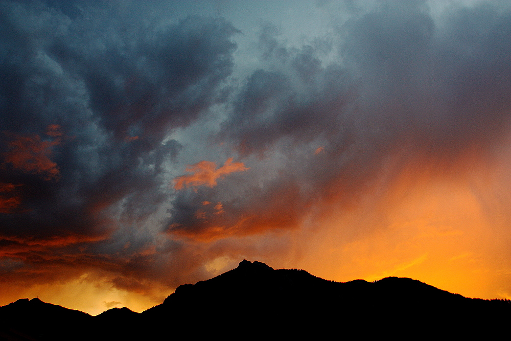 Alpenglühen - oder... wenn die Berge in Flammen stehen ?