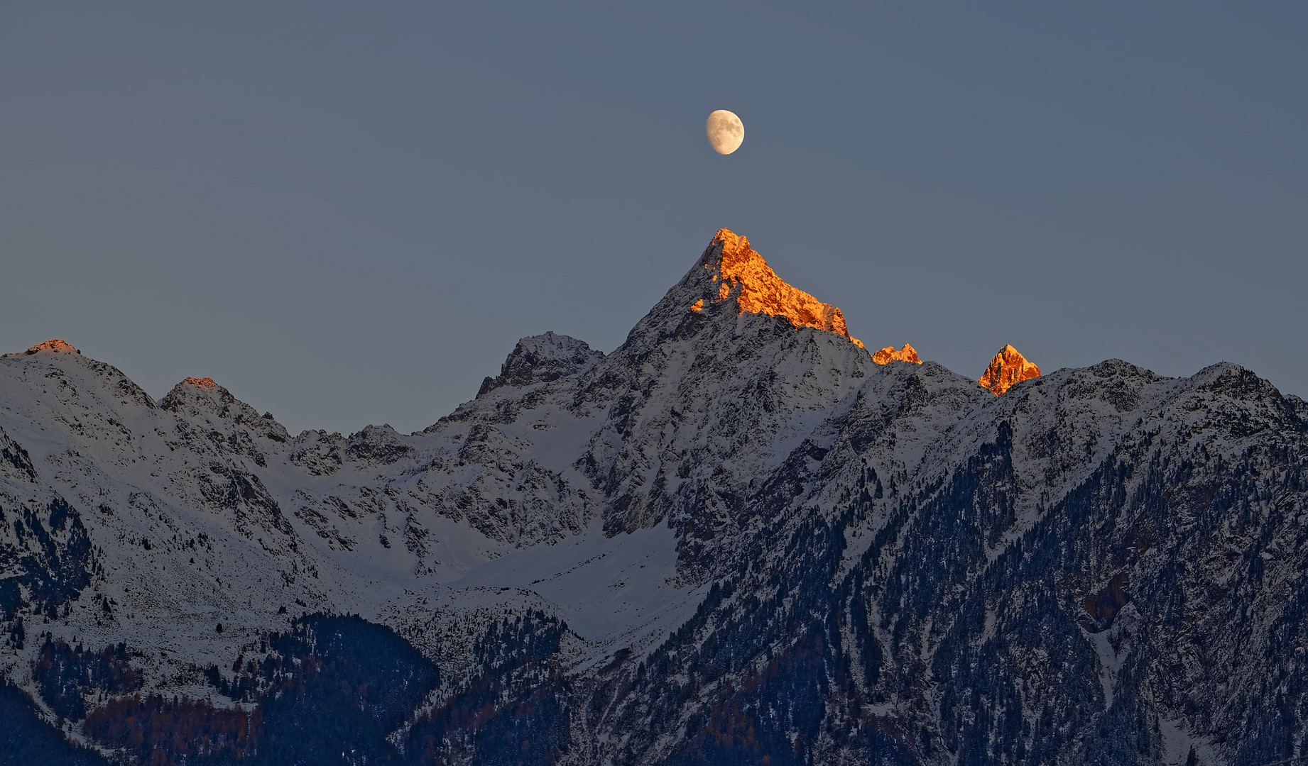 Alpenglühn - Mondaufgang über dem Acherkogel (3007 m hoch)