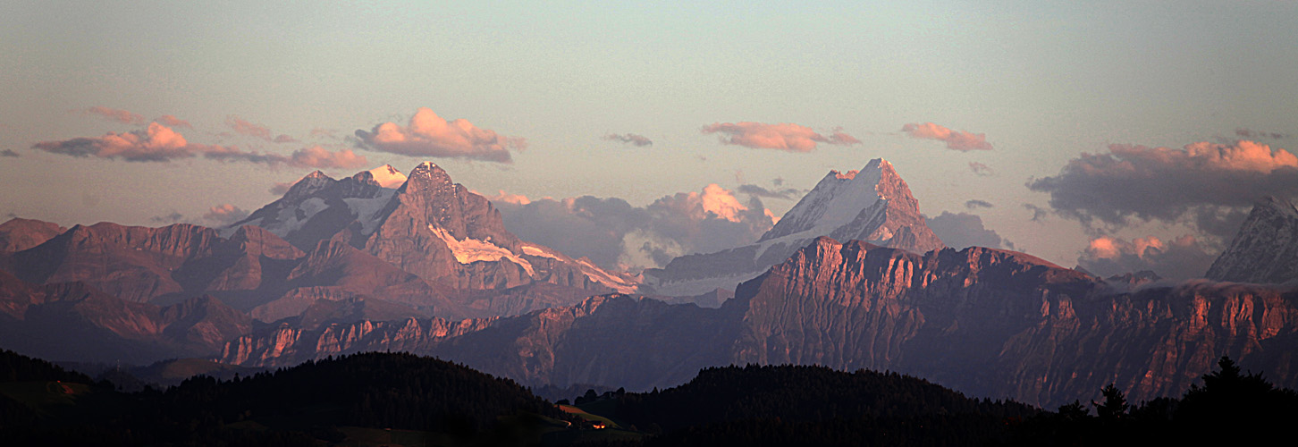 Alpenpanorama im letzten Abendlicht