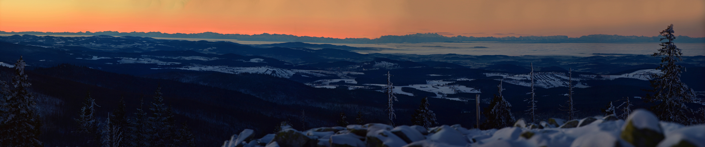 Alpenpanorama kurz vor Sonnenaufgang ...