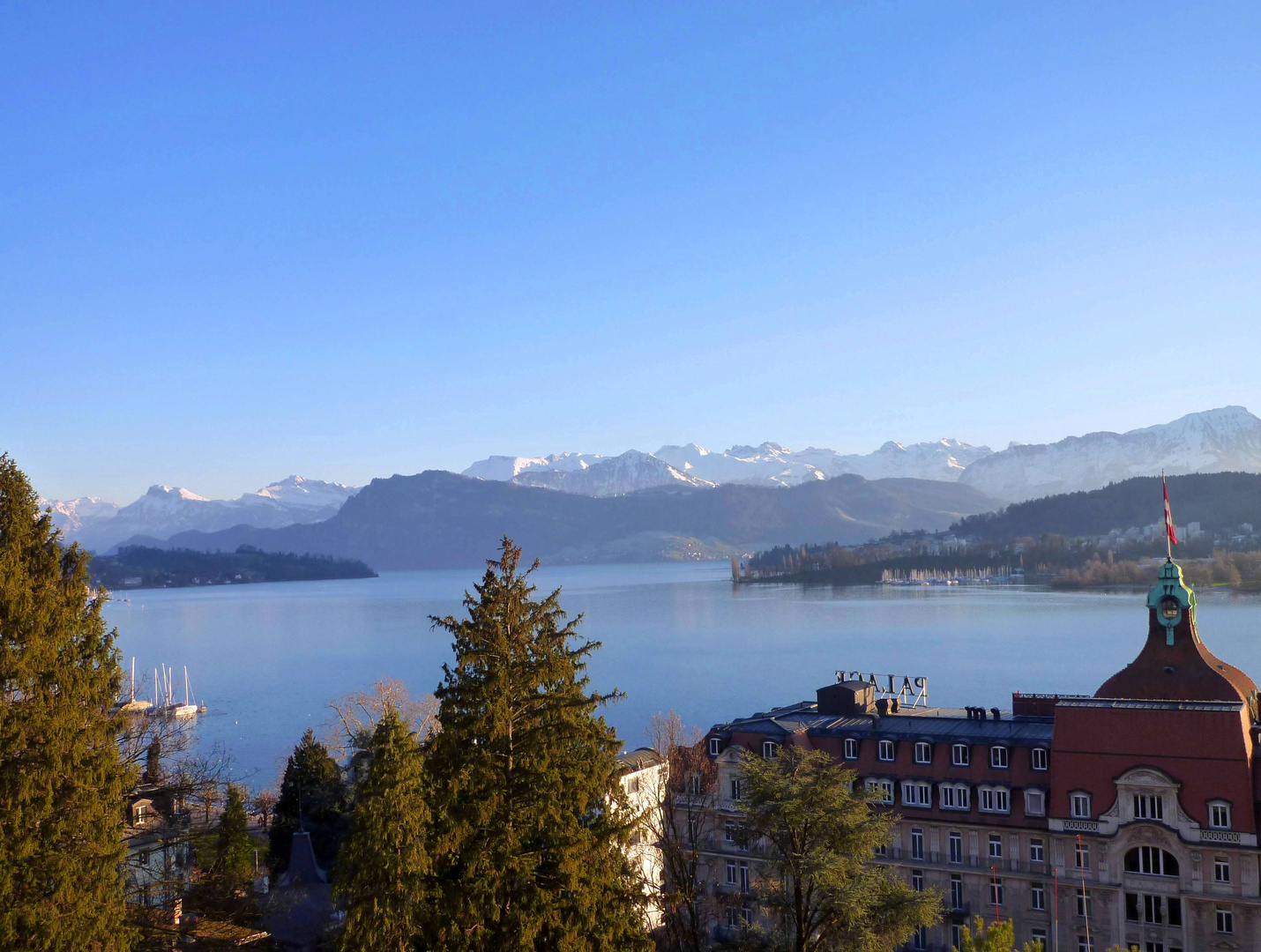 Alpenpanorama über dem Vierwaldstättersee ...