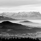 Alpes et vallée sous la brume près de Salzbourg