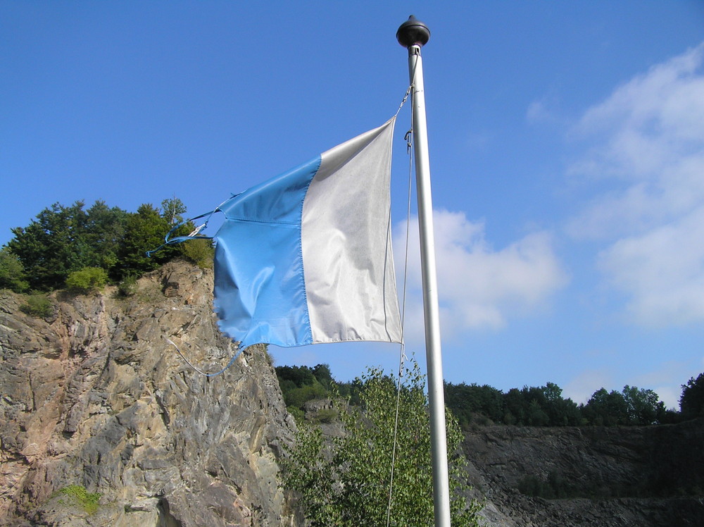 Alpha Fahne im Wind