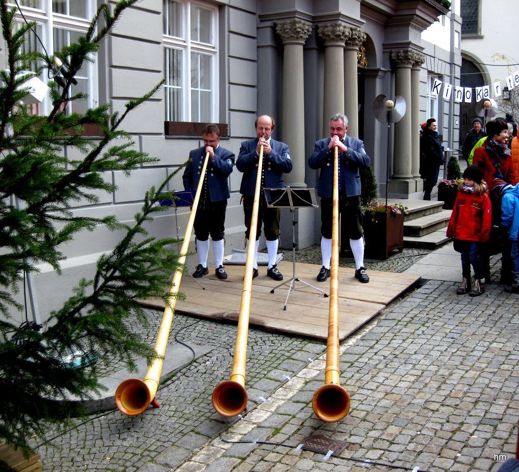 Alphornbläser zum Beginn des Wangener Adventsmarktes