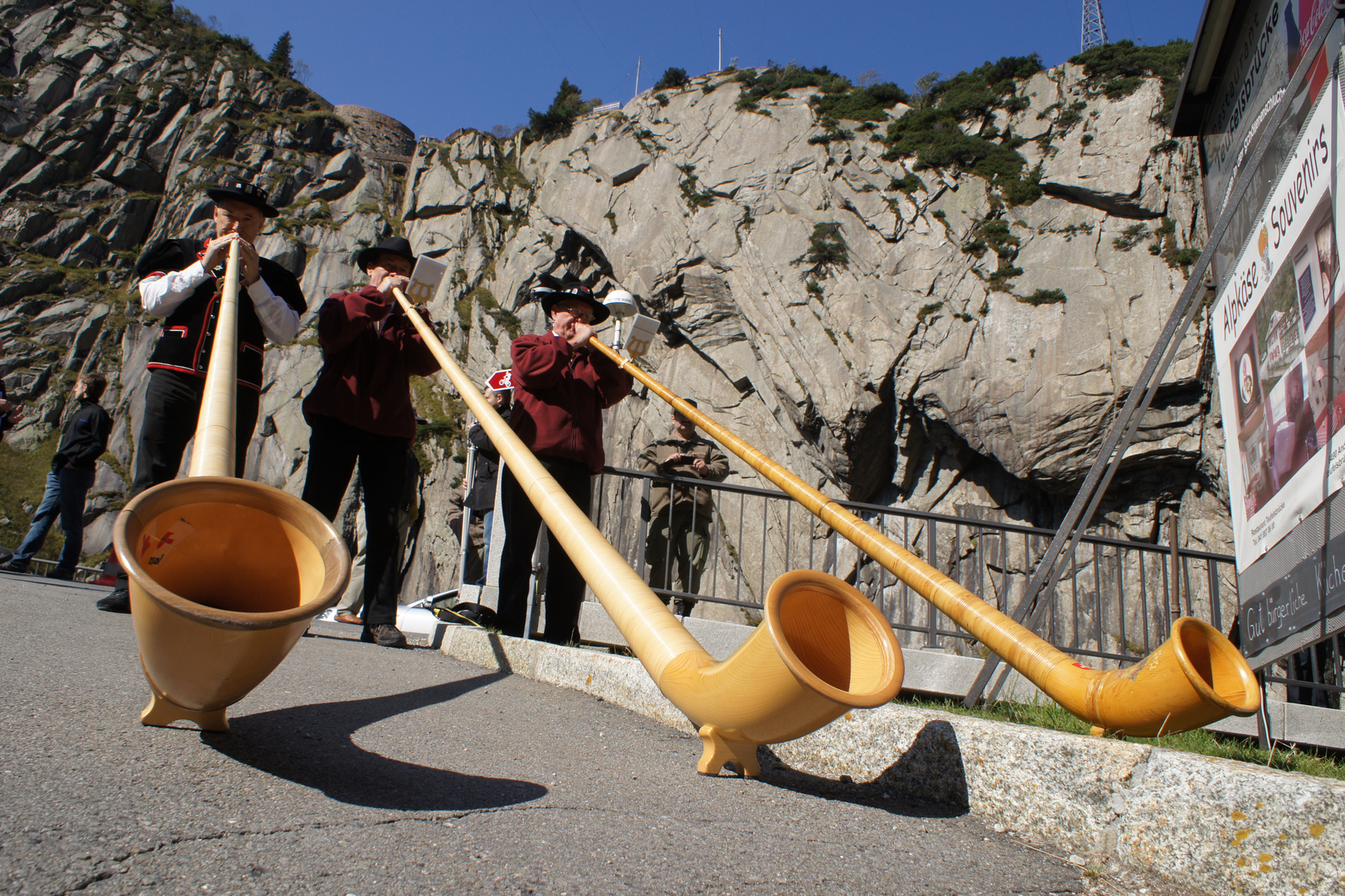 Alphorntrio an der Teufelsbrücke