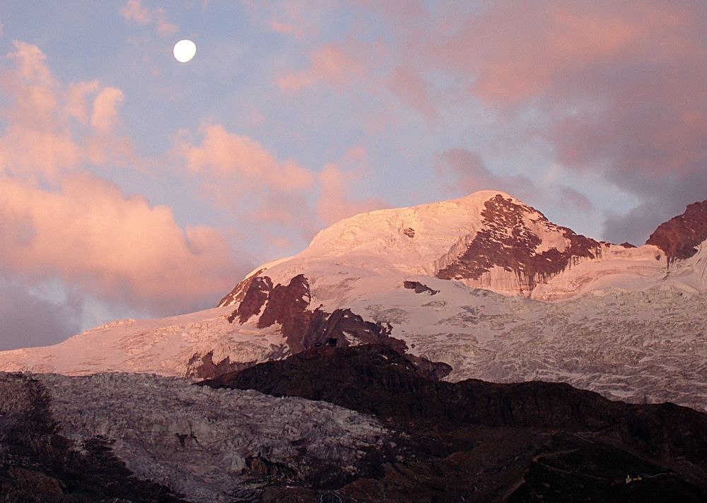 Alphubel König der Allalingruppe im Morgenlicht