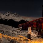 Alphütte im Mondschein