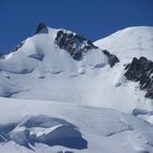 Alpinistes grimpant vers le Mont Blanc