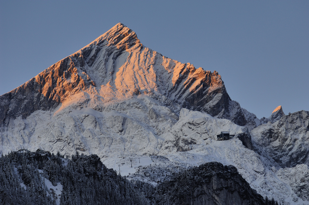 Alpspitze bei Garmisch-Partenkirchen im ersten Morgenlicht