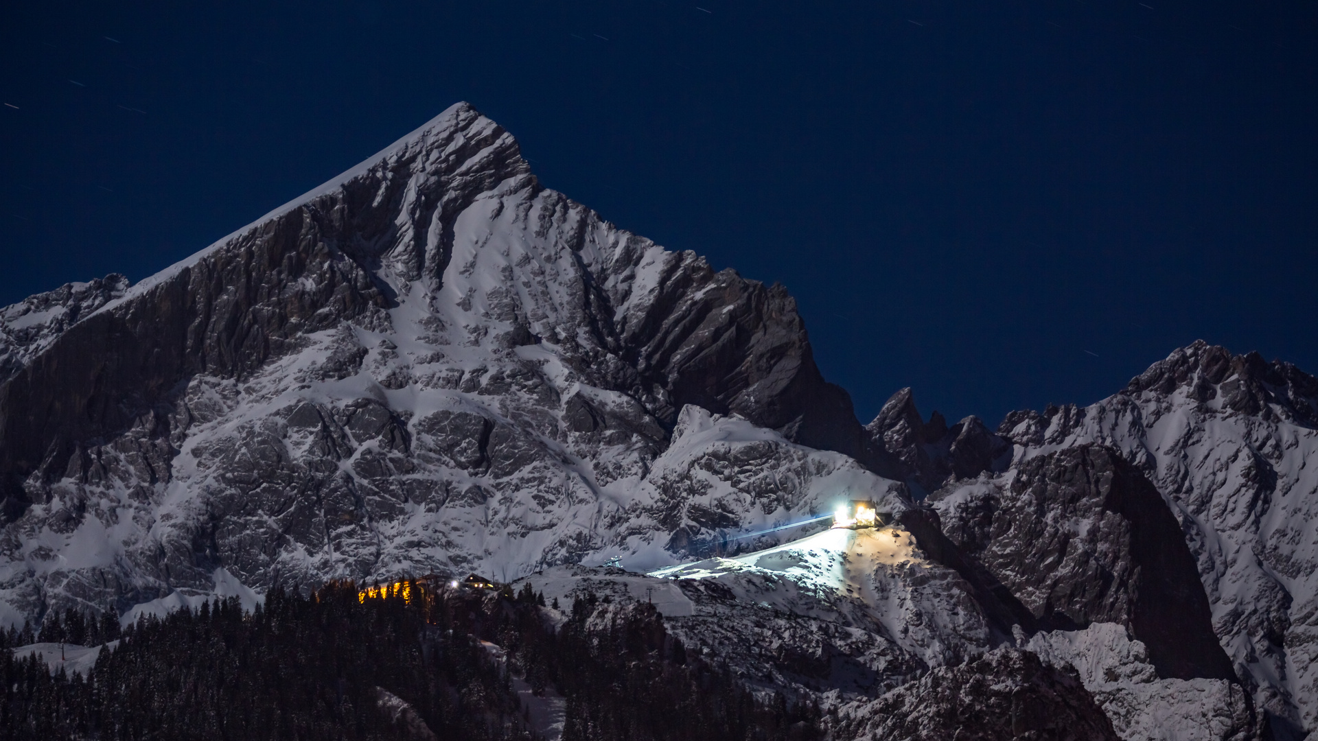 Alpspitze im Winter bei Nacht