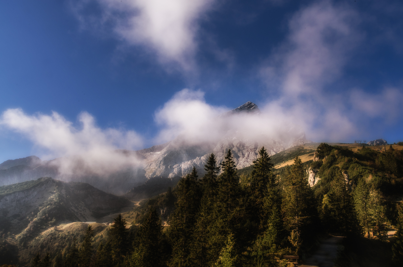 Alpspitze in den Wolken