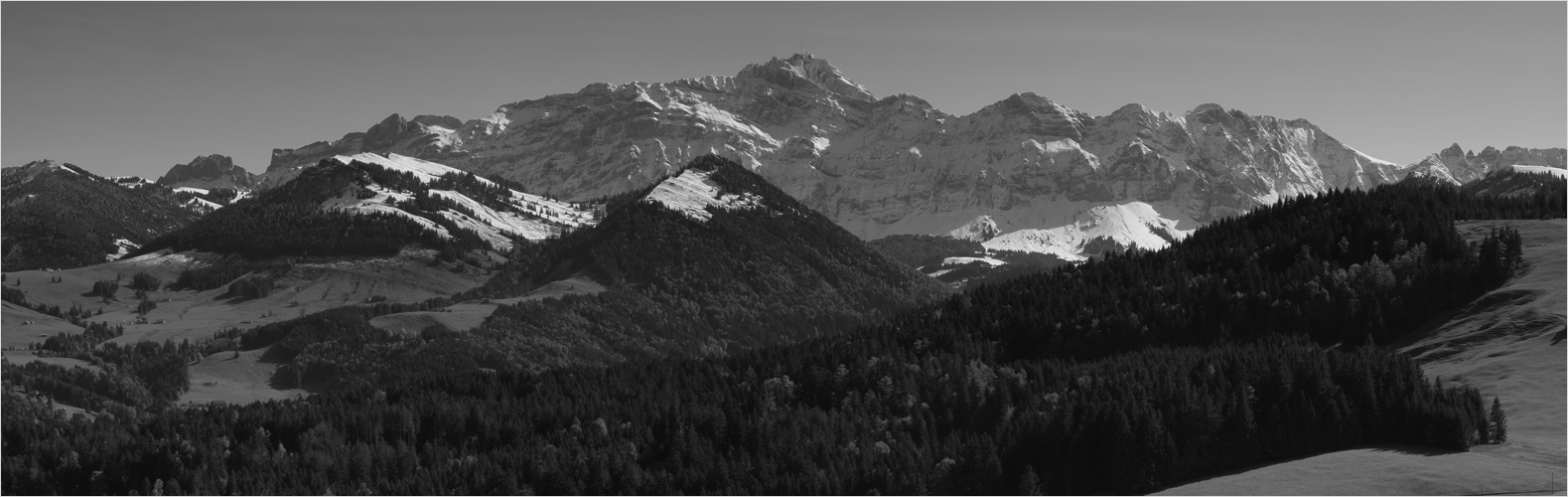 Alpstein im weissen Kleid