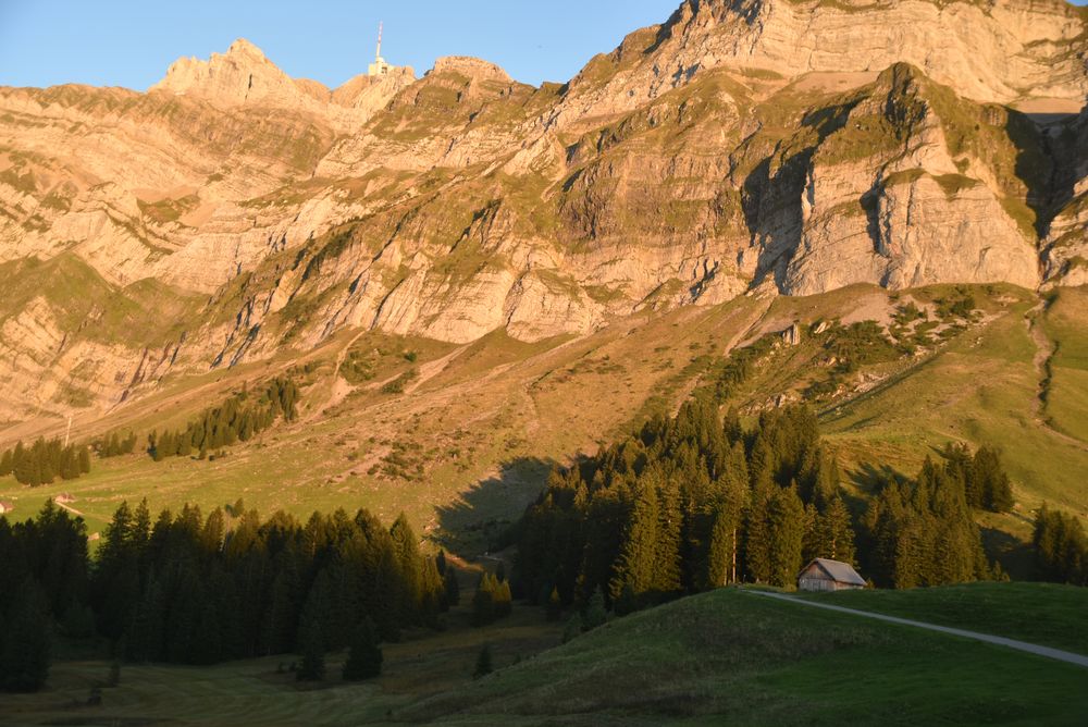 Alpstein mit Säntis am Abend