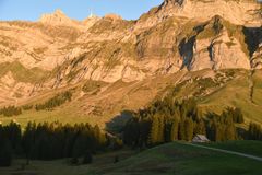 Alpstein mit Säntis am Abend