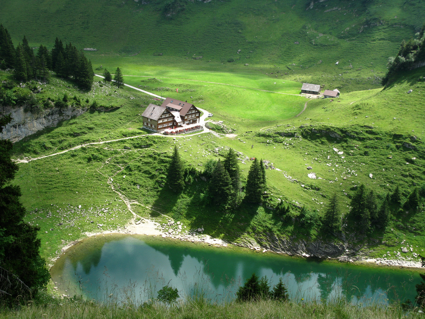 Alpwirtschaft am See im Alpstein