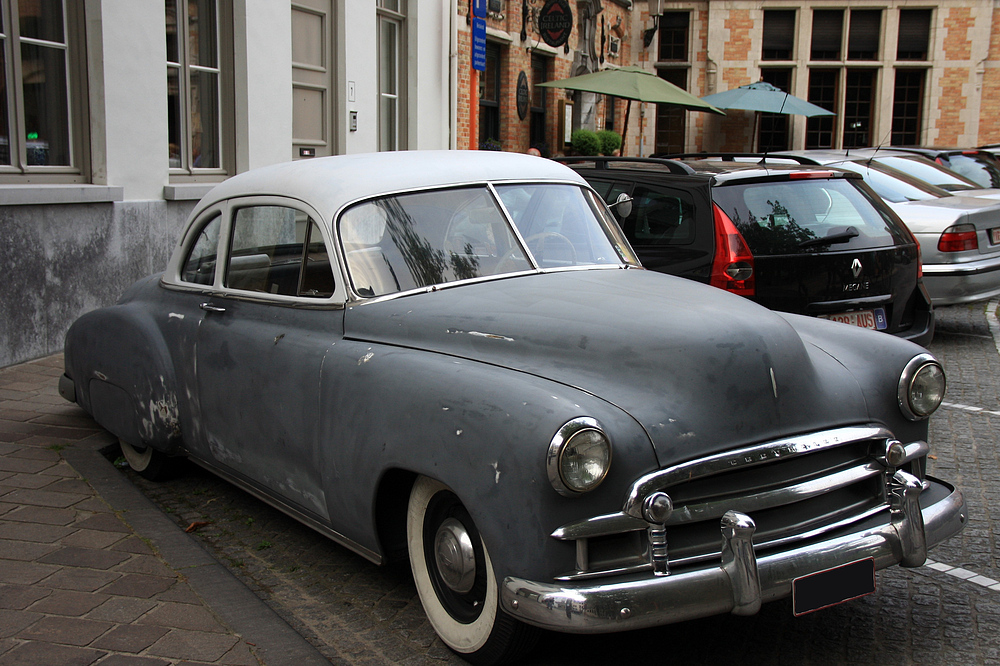 Als die Autos noch Gesichter hatten, gesehen in Brügge (Belgien).