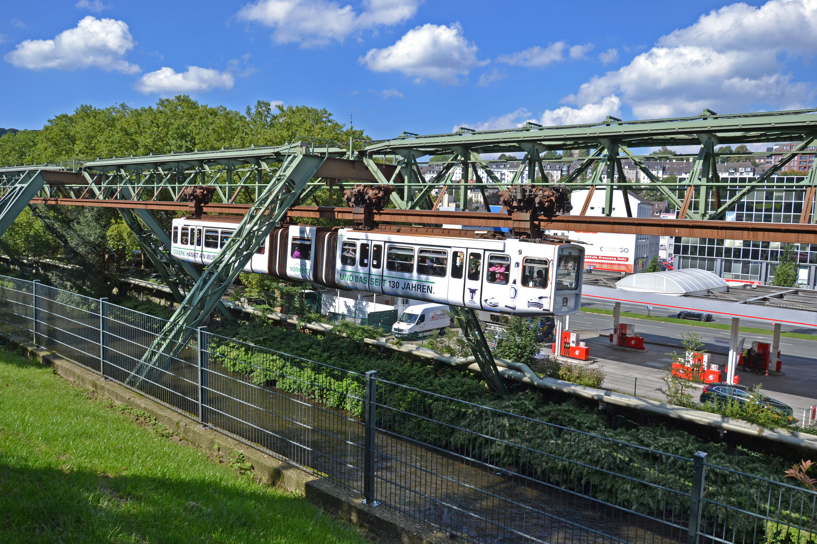 Als die Schwebebahn noch bunt war