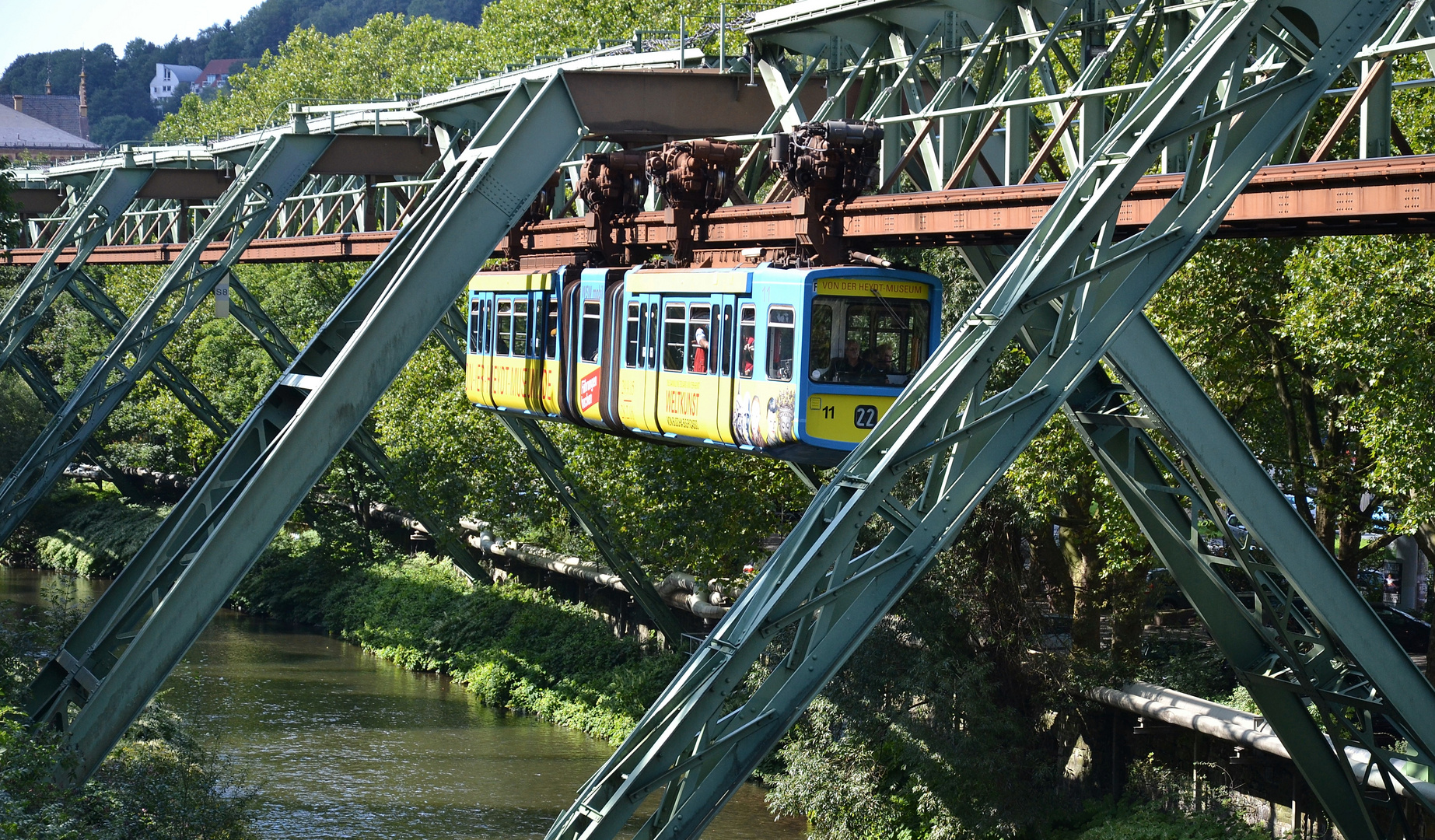 Als die Schwebebahn noch bunt war