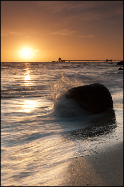 Als einziger bei Sonnenaufgang am Meer