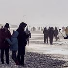 ALS GASTGESCHENK VERTEILTE IGNATZ WEISSEN SAND IM GEGENLICHT