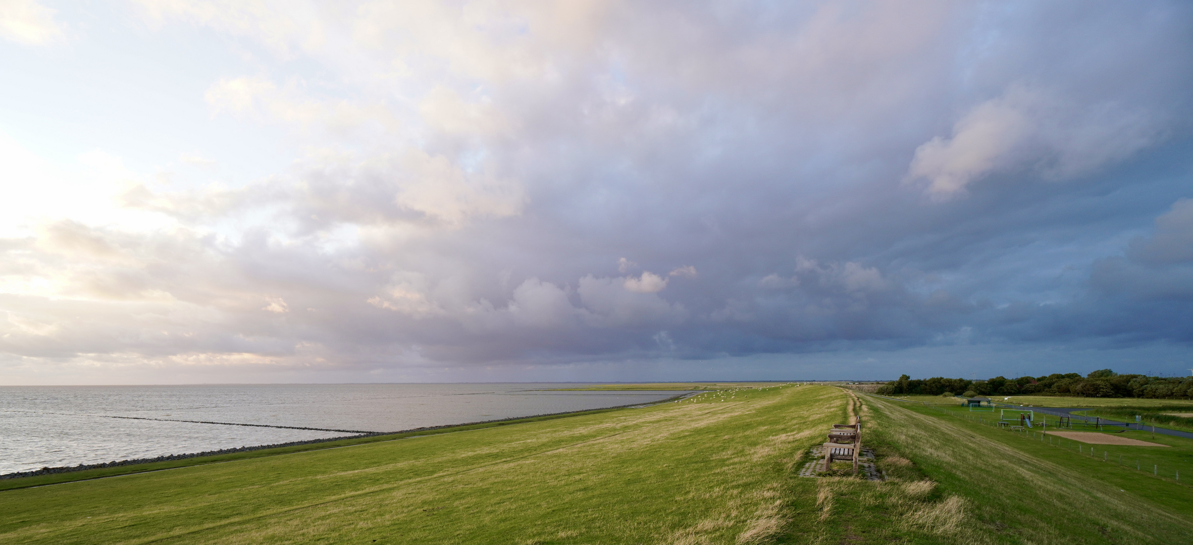 Als Land zwischen Himmel und Wasser…