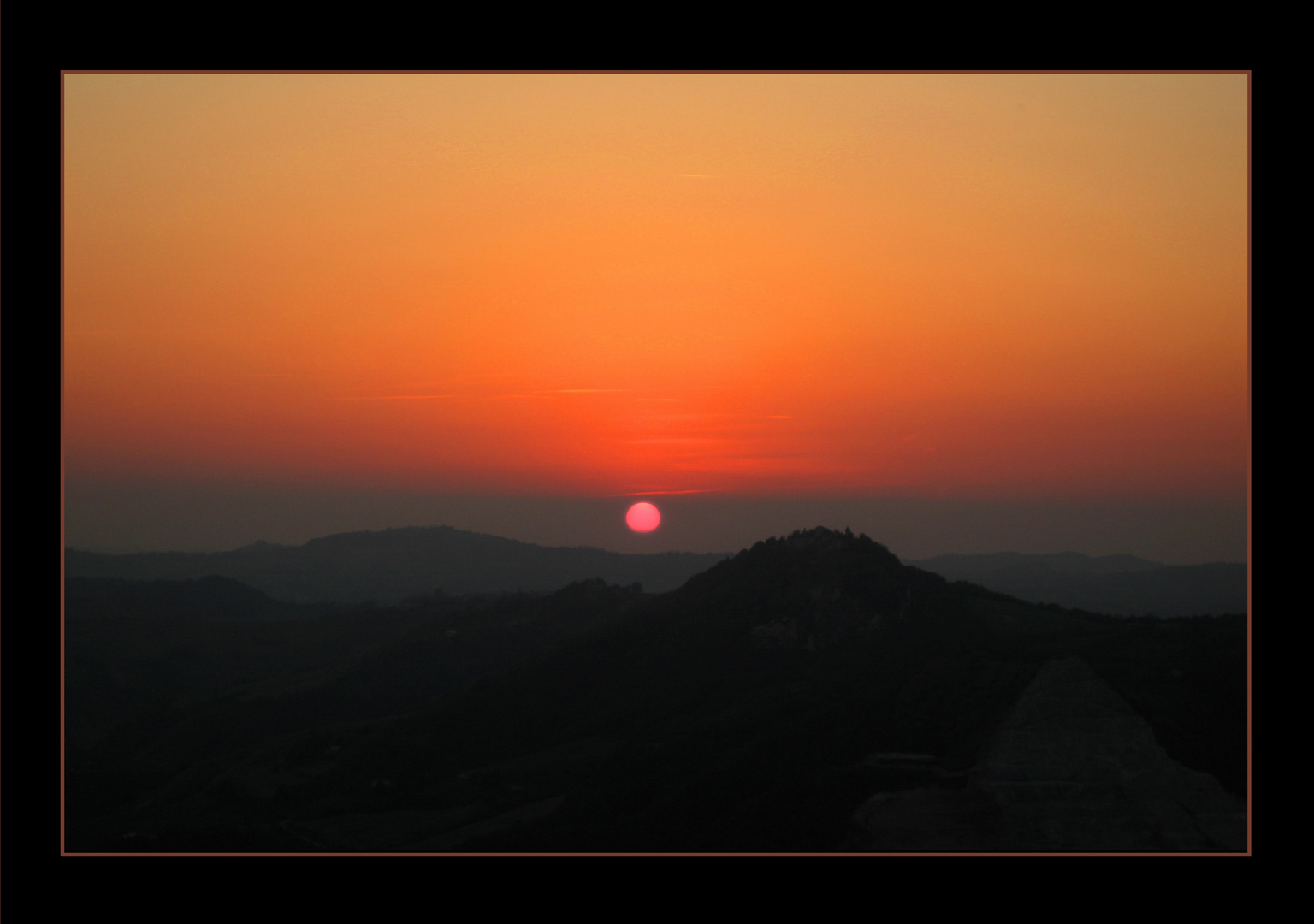 Als ob die Sonne ausgebrannt wäre.... (gesehen in Richtung San Marino, IT)