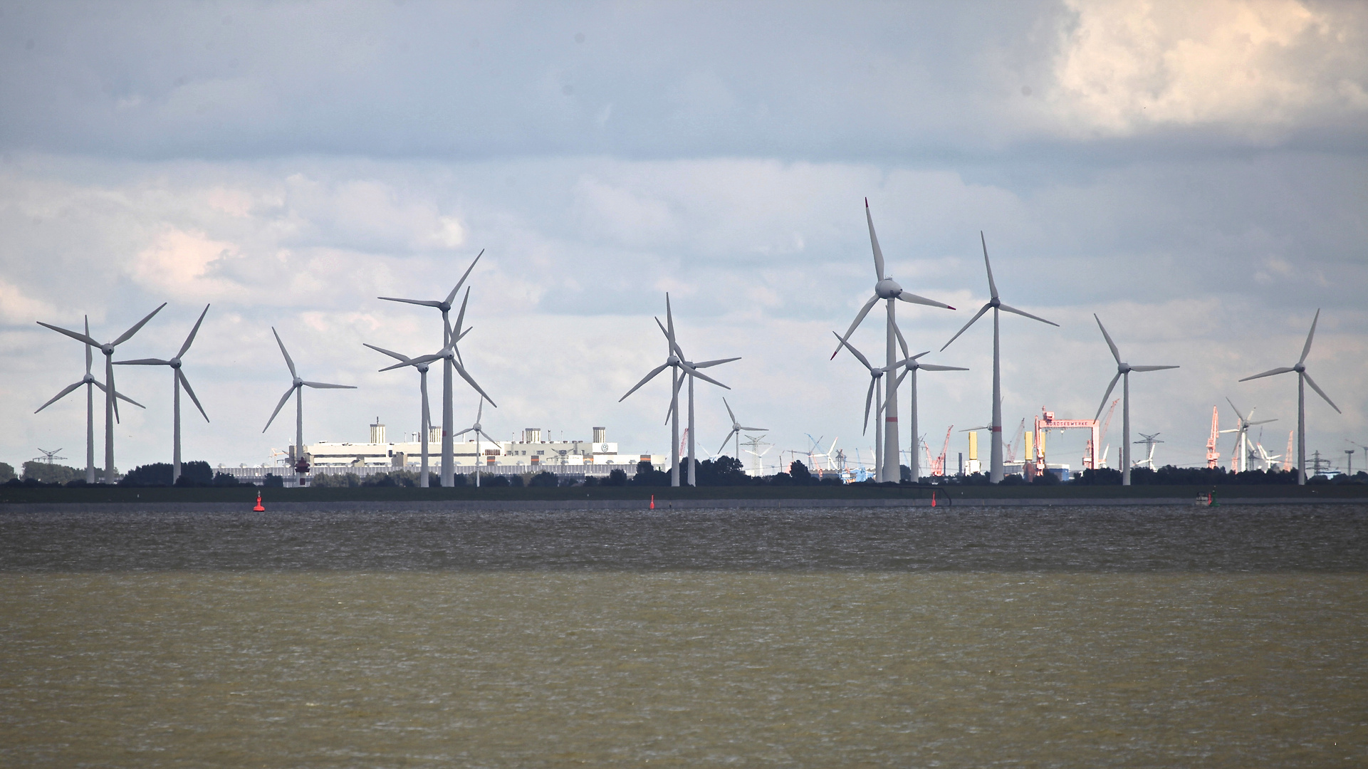 Als ob es ohne die 19 Windräder im Emder Hafen nicht ging !