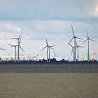 Als ob es ohne die 19 Windräder im Emder Hafen nicht ging !