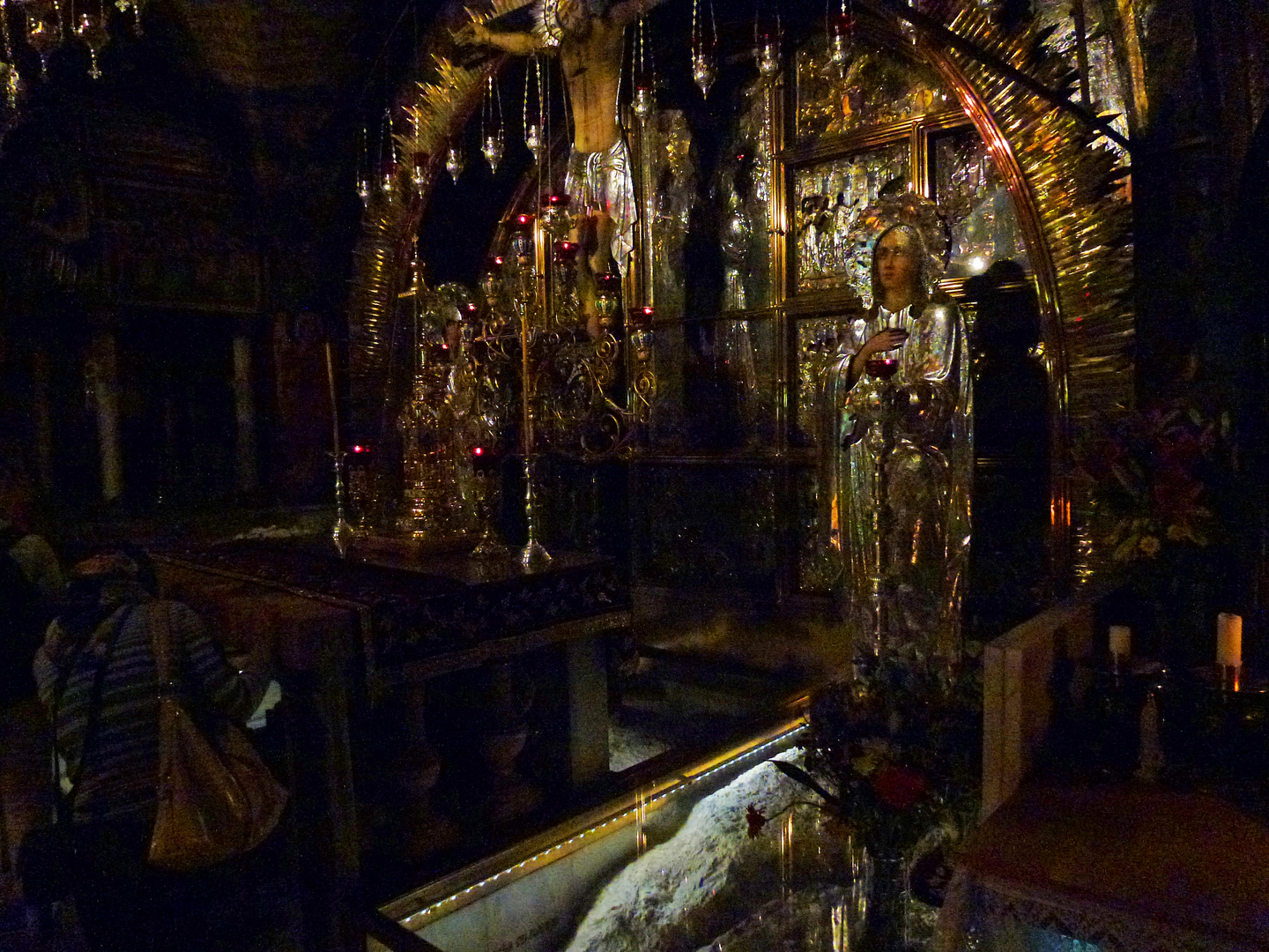 als Ort der Kreuzigung verehrter Bereich in der Grabeskirche, Jerusalem