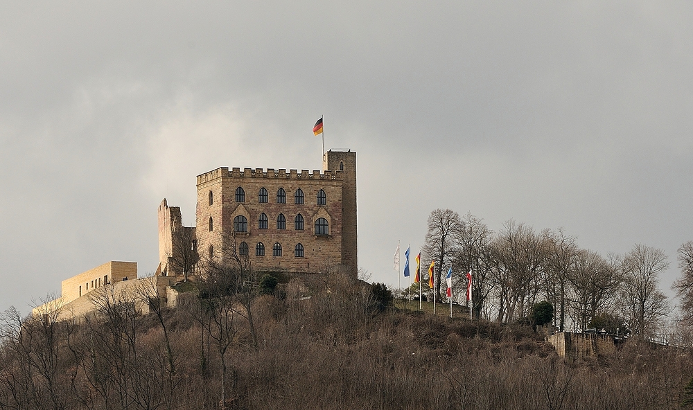 Als Symbol der deutschen Demokratiebewegung gilt das Hambacher Schloss.