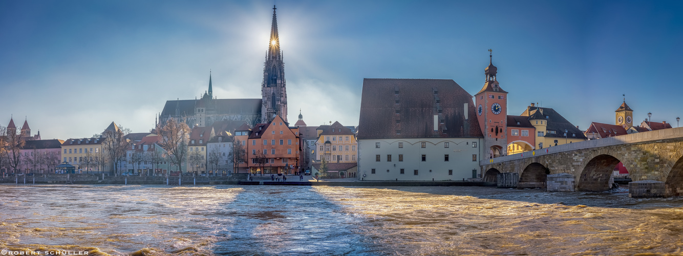  Als wir jüngst in Regensburg waren, sind wir über den Strudel gefahren …