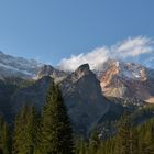 Als würde der Berg rechts bluten. Gigantischer Felssturz in den Dolomiten. DEN LINK...