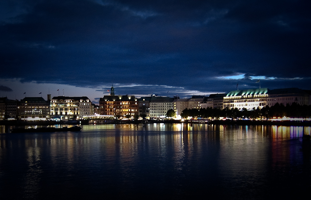 Alster am Abend - Blick zum Jungfernstieg