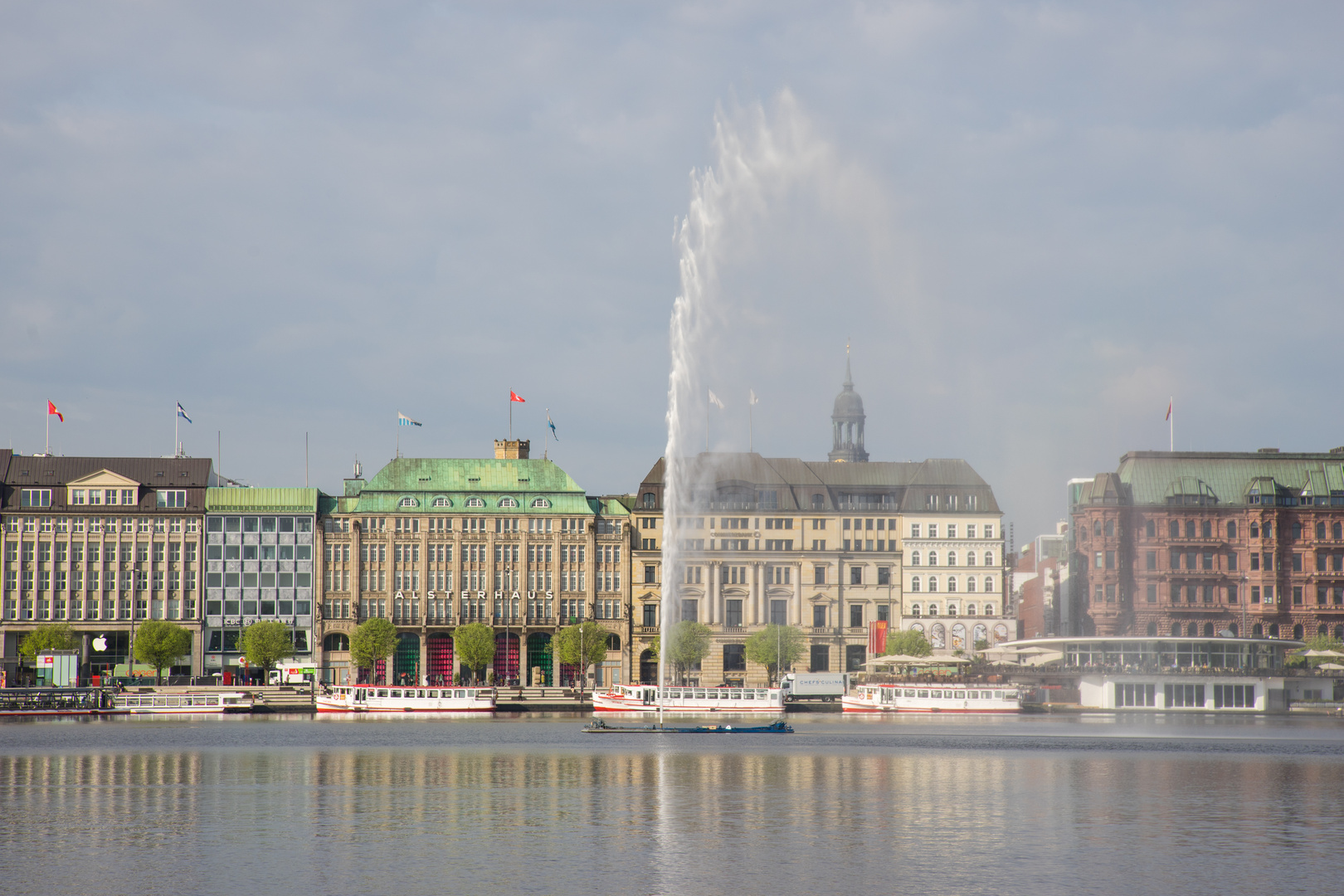 Alster & Jungfernstieg mit Fontäne