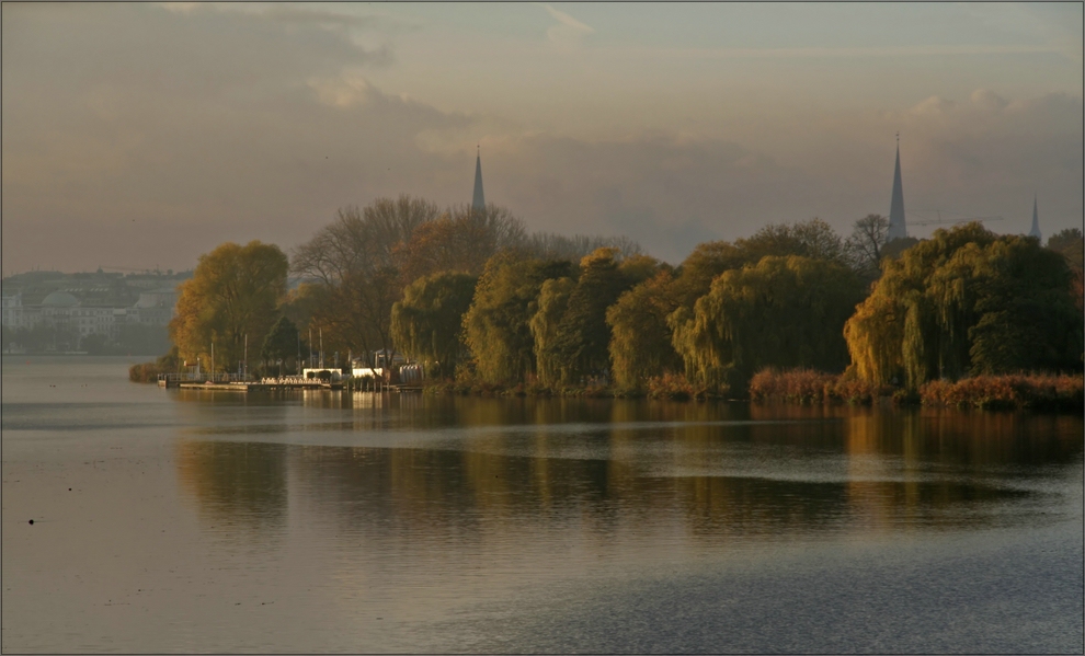 * Alster Vergnügen ***