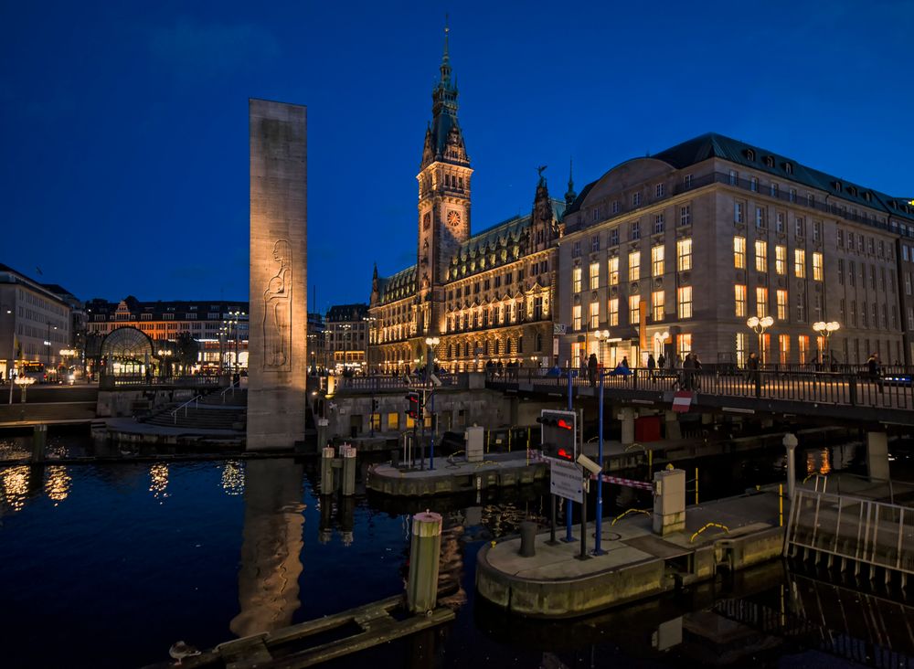 Alsterschleuse am Rathausplatz, Hamburg