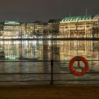 Alsterufer mit Rettungsring