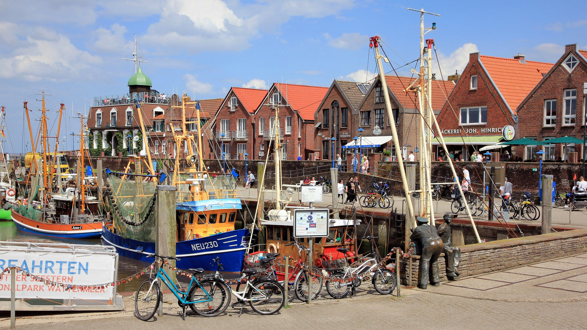 Alt- und Jungfischer im Hafen 