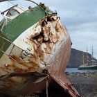 Alt und neu - die neue Alexender von Humboldt II im Hafen von Vueltas / Gomera