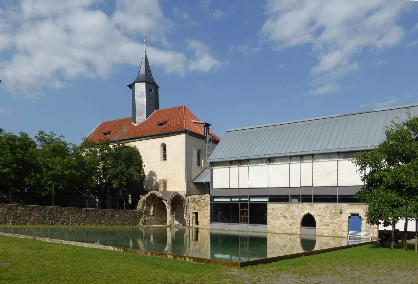 Alt und neu (Kloster Volkenroda)