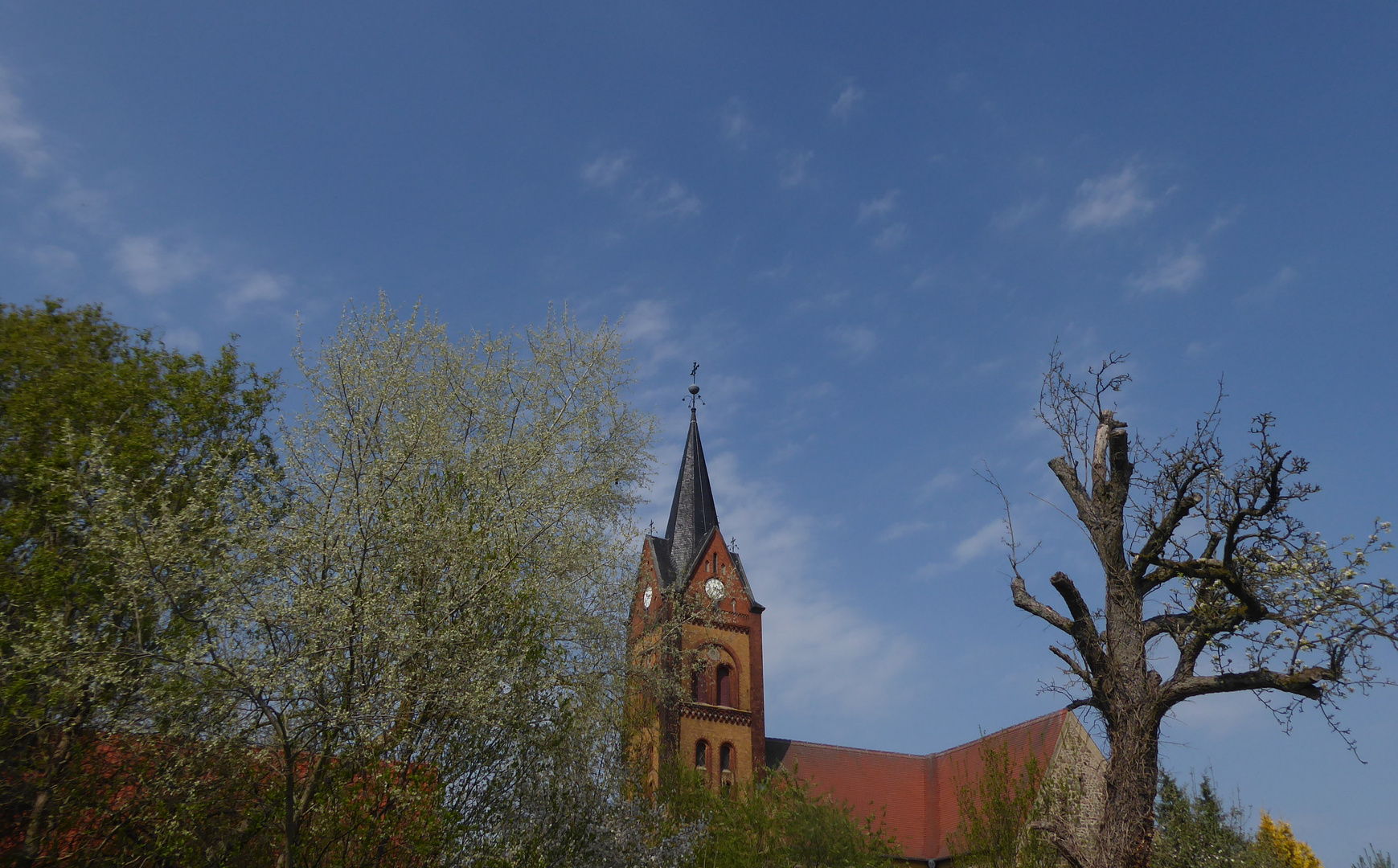 Alt und neu und mittendrin die Kirche