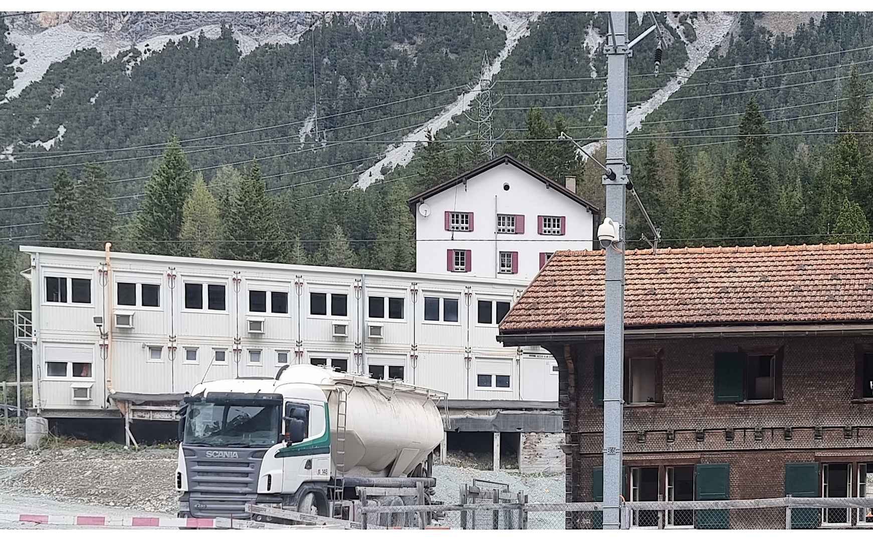 Alt vor Neu mit Baustelle Preda/Albulatunnel