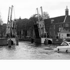 altag in amsterdam- brücke auf....brücke zu